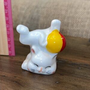VTG Vintage Porcelain Kitten Cat Playing with Ball Trinket Figurine
